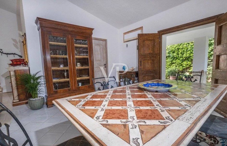 Exclusiva villa en La Mendula: encanto sardo y total privacidad