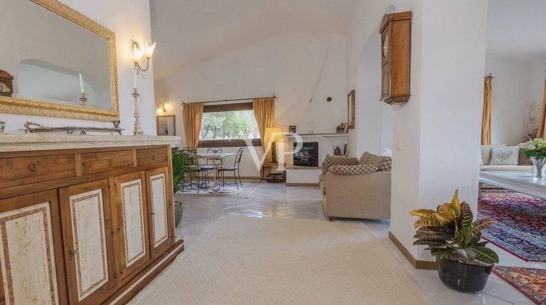 Villa esclusiva a La Mendula: Fascino sardo e totale privacy
