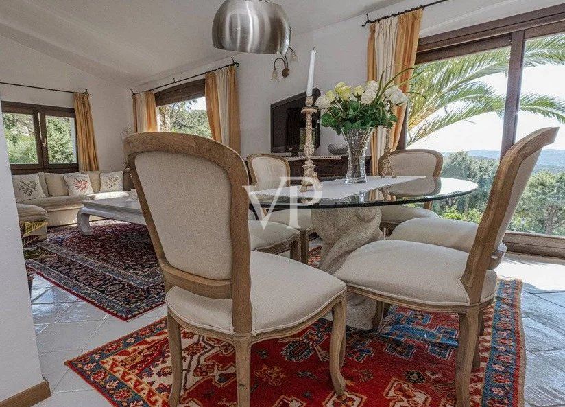 Villa esclusiva a La Mendula: Fascino sardo e totale privacy