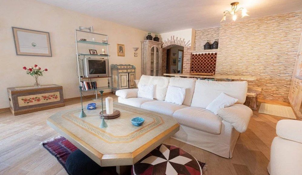 Villa esclusiva a La Mendula: Fascino sardo e totale privacy