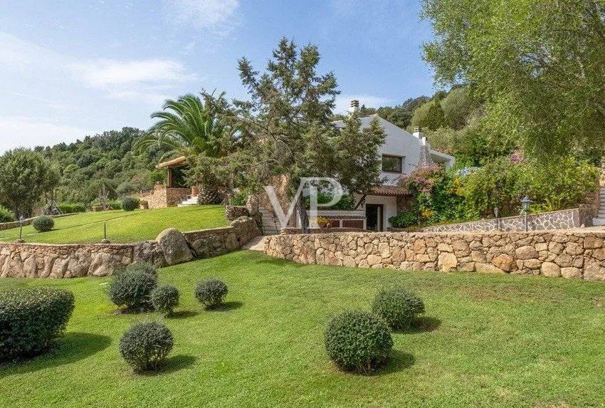 Exclusiva villa en La Mendula: encanto sardo y total privacidad