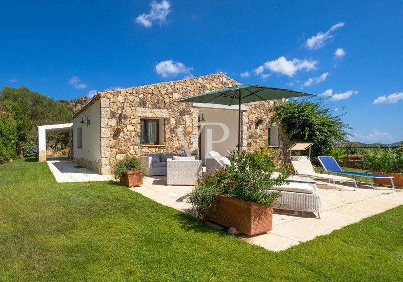 Villa esclusiva a La Mendula: Fascino sardo e totale privacy