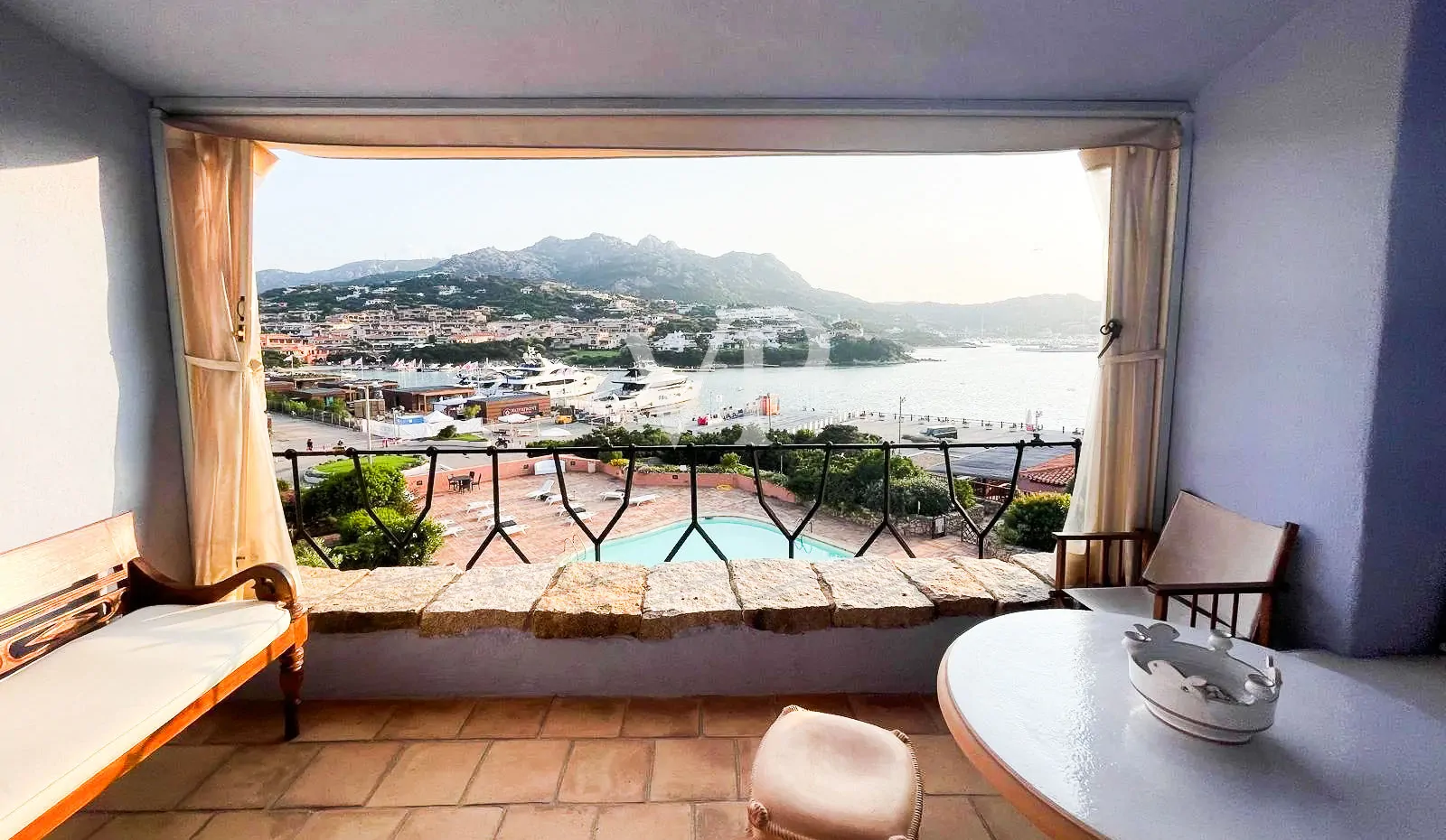 Luxuswohnung im Hafenbüro in der ersten Reihe an der alten Pore von Porto Cervo