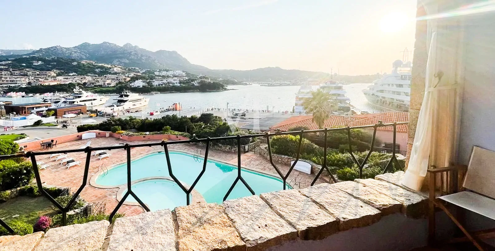 Luxuswohnung im Hafenbüro in der ersten Reihe an der alten Pore von Porto Cervo