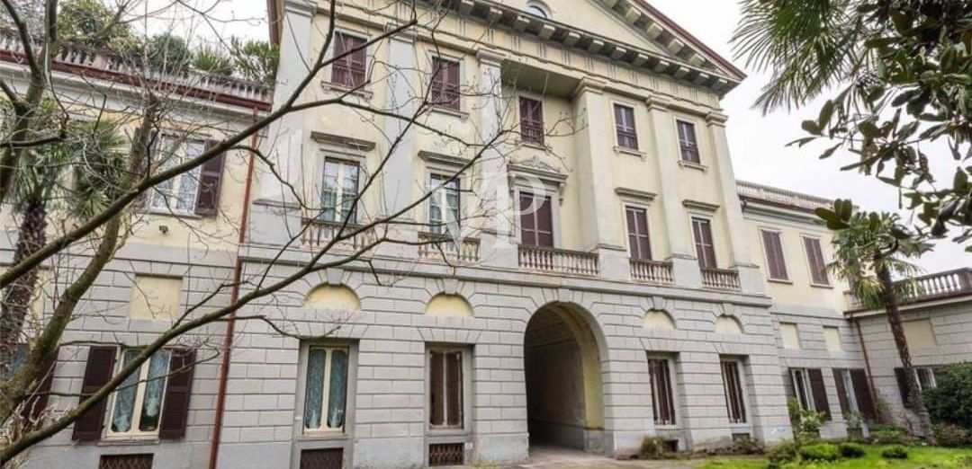 Recalcati Melzi Keller Historische Villa: Eleganz und einzigartiges Potenzial