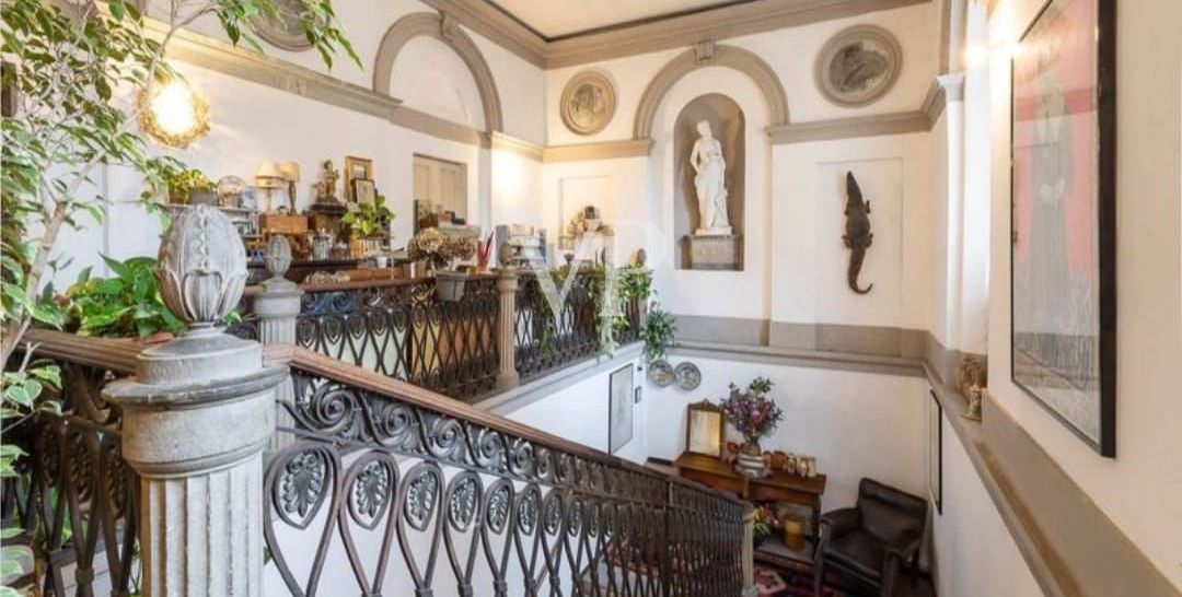 Recalcati Melzi Keller Historische Villa: Eleganz und einzigartiges Potenzial