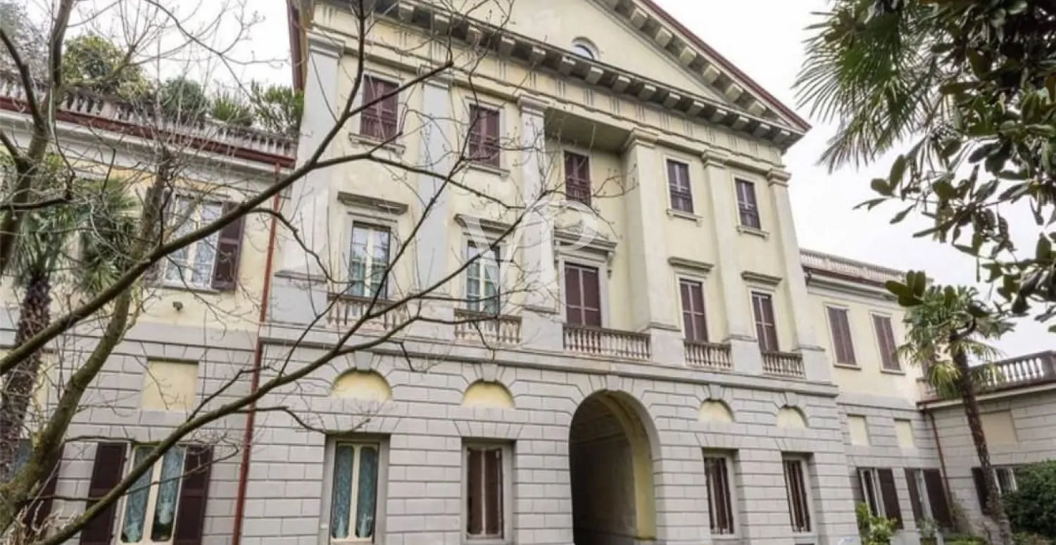 Villa Storica Recalcati Melzi Keller: Eleganza e Potenziale Unico
