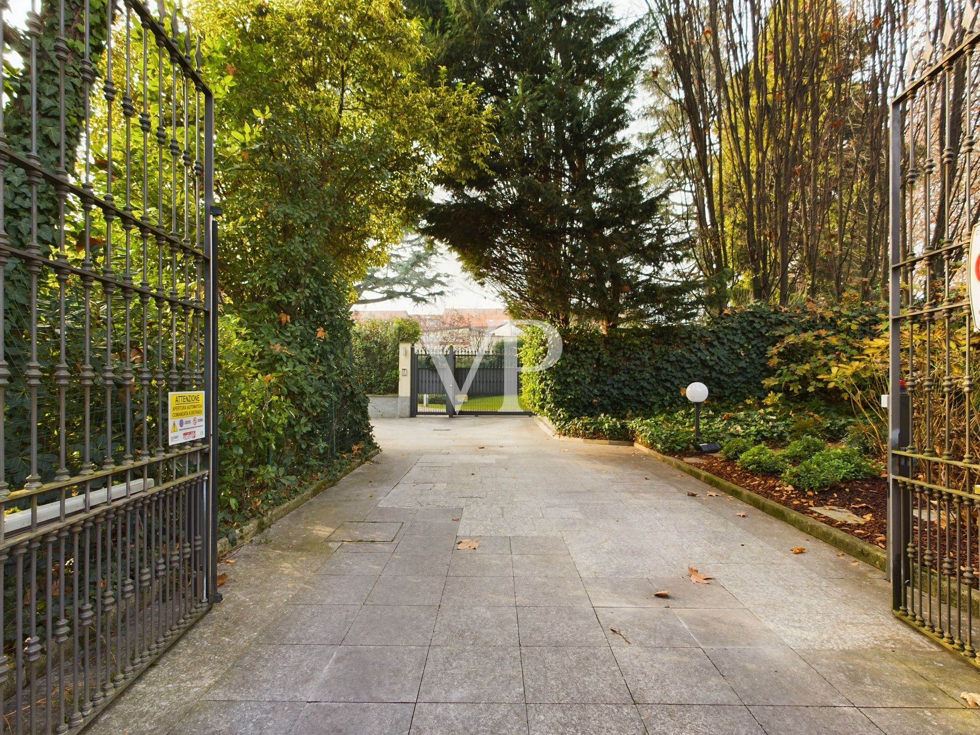 Repräsentative Wohnung in Liberty Villa mit Garten - Monza