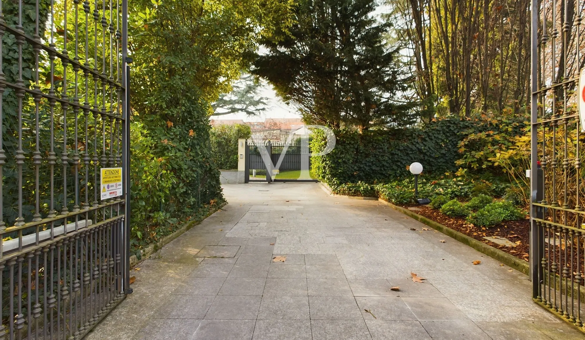 Repräsentative Wohnung in Liberty Villa mit Garten - Monza