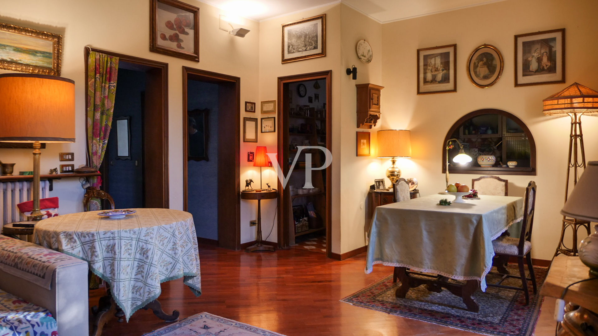 Elegant villa with private garden in the heart of Milan