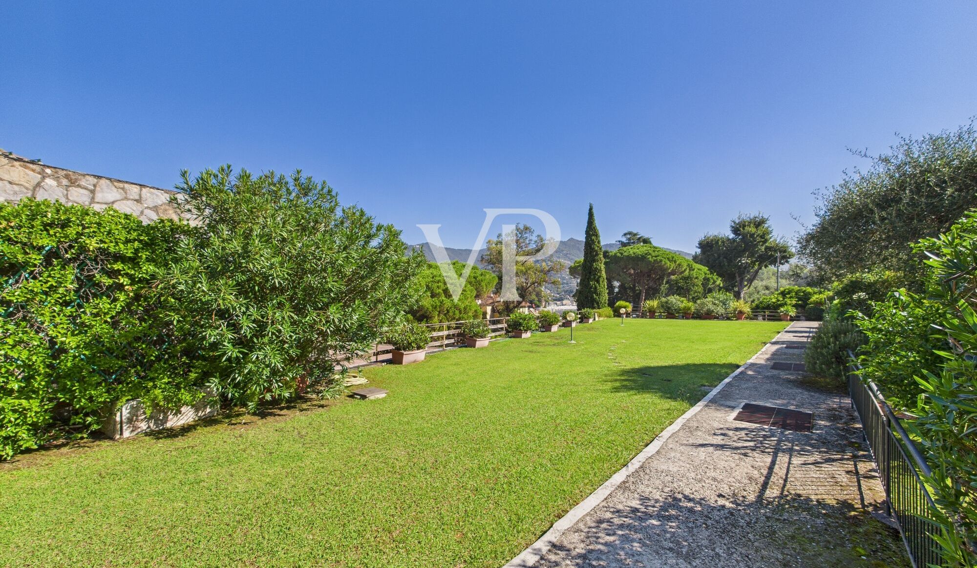 Giardino area condominiale