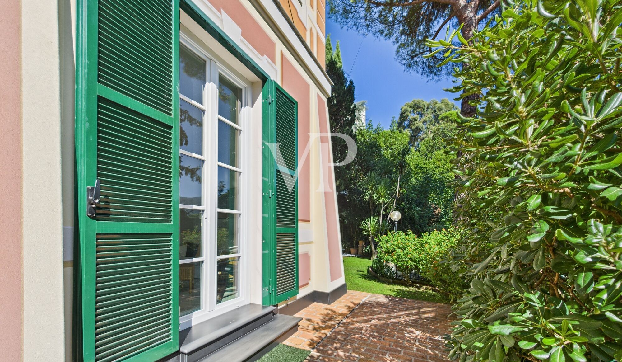 Porta finestra giardino