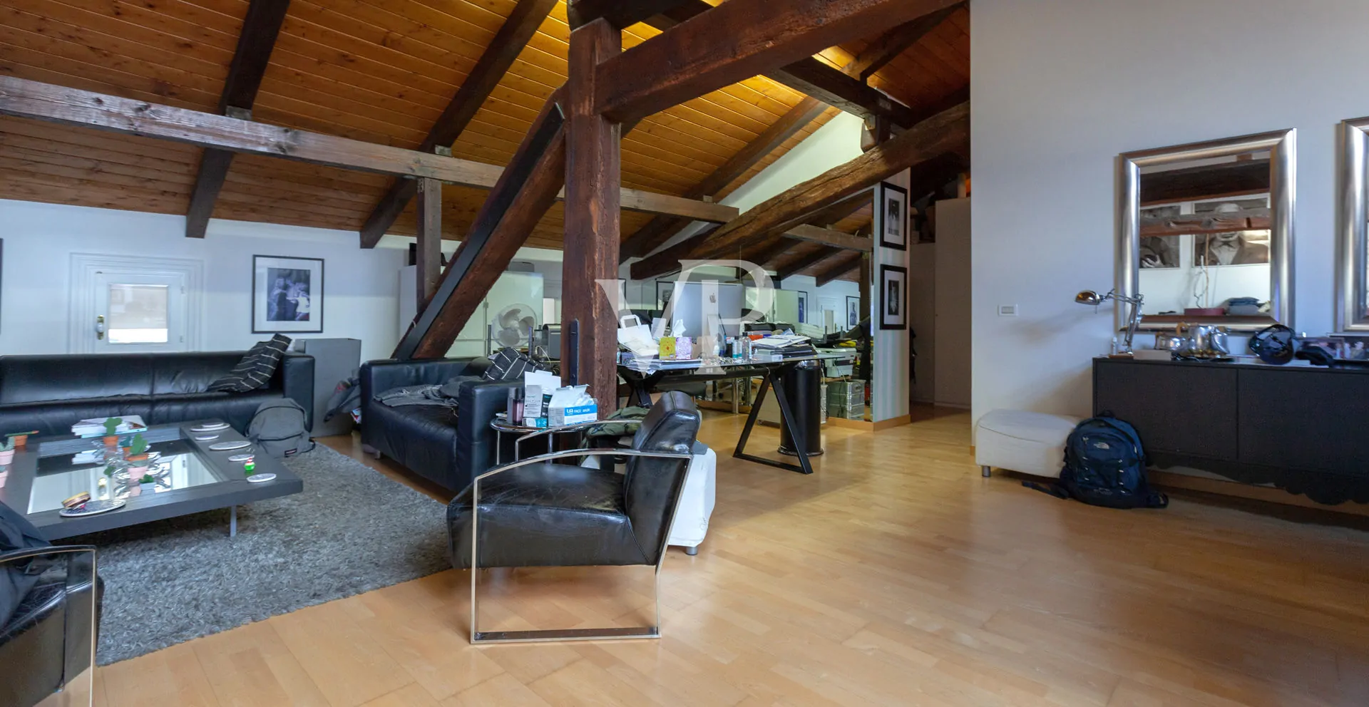 Wunderschöne Mansarde in historischem Gebäude im Zentrum von Bologna