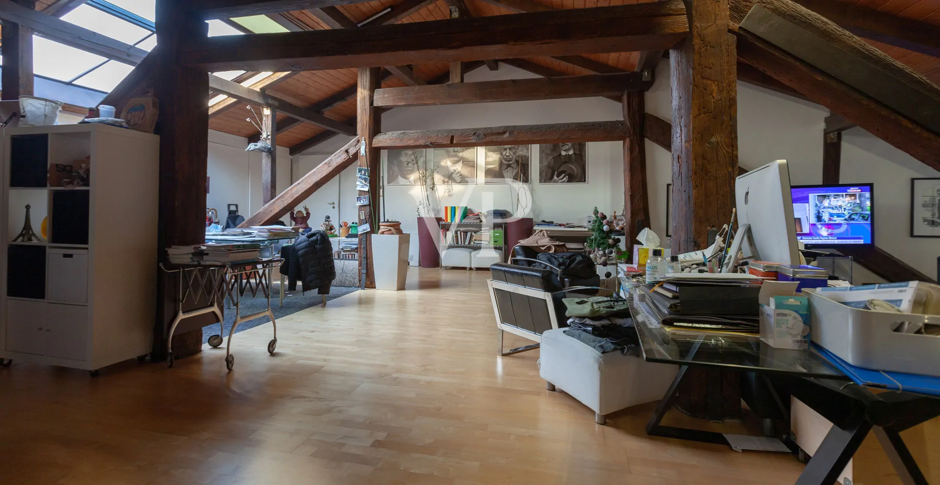 Wunderschöne Mansarde in historischem Gebäude im Zentrum von Bologna