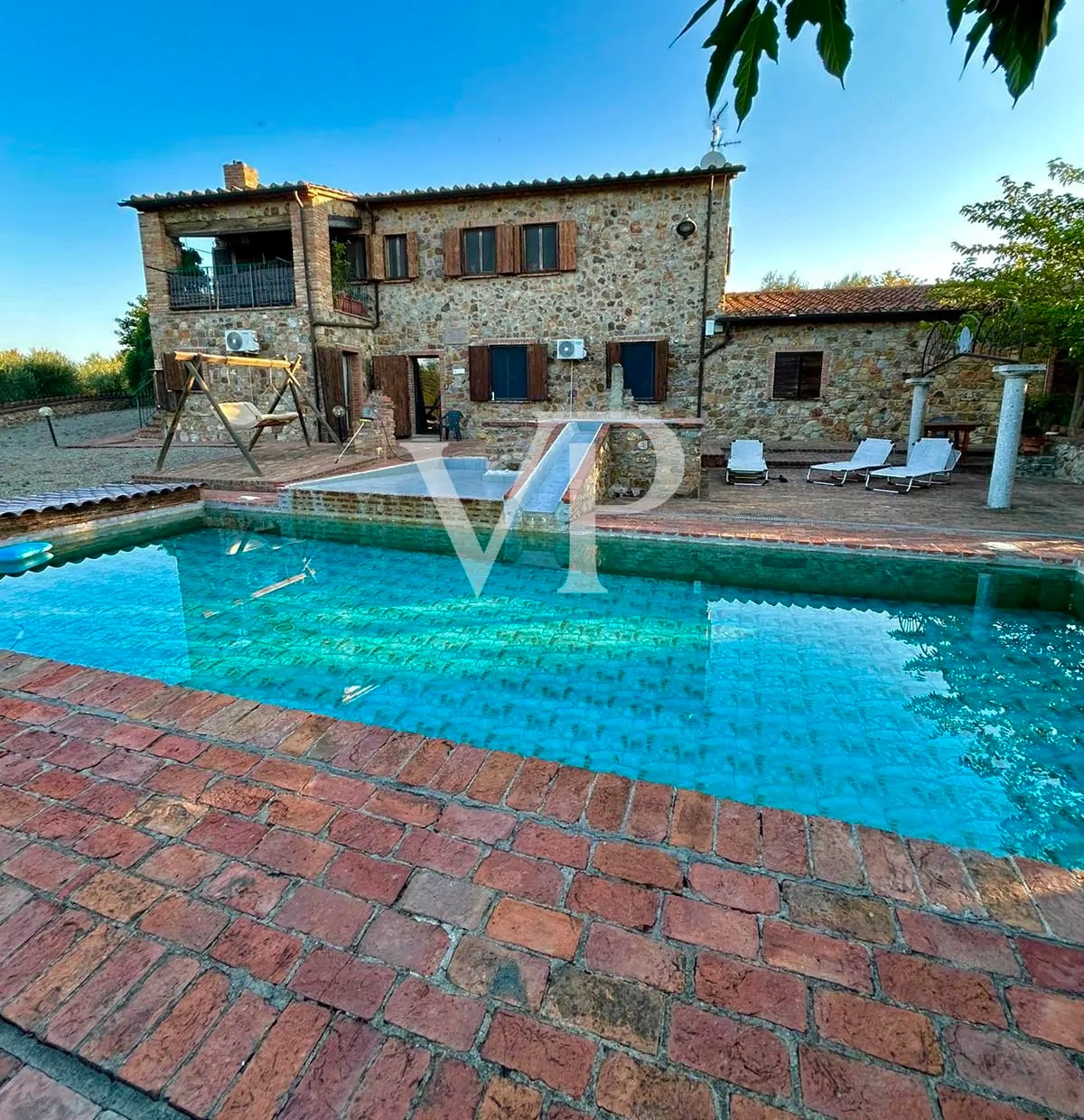 Splendido casale con piscina immerso nella Maremma toscana