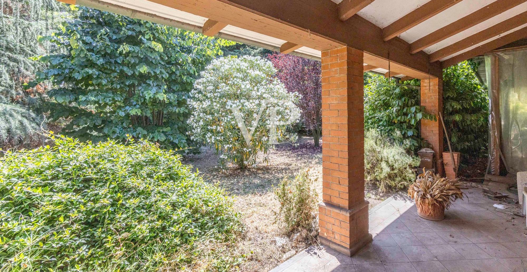 Neu gebaute freistehende Villa