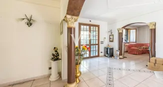 von_poll_real_estate_property_IT252941788_image_4