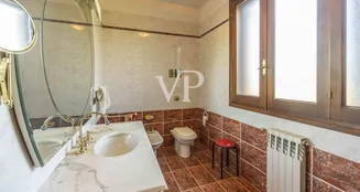 von_poll_real_estate_property_IT252941788_image_11