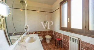 von_poll_real_estate_property_IT252941788_image_11