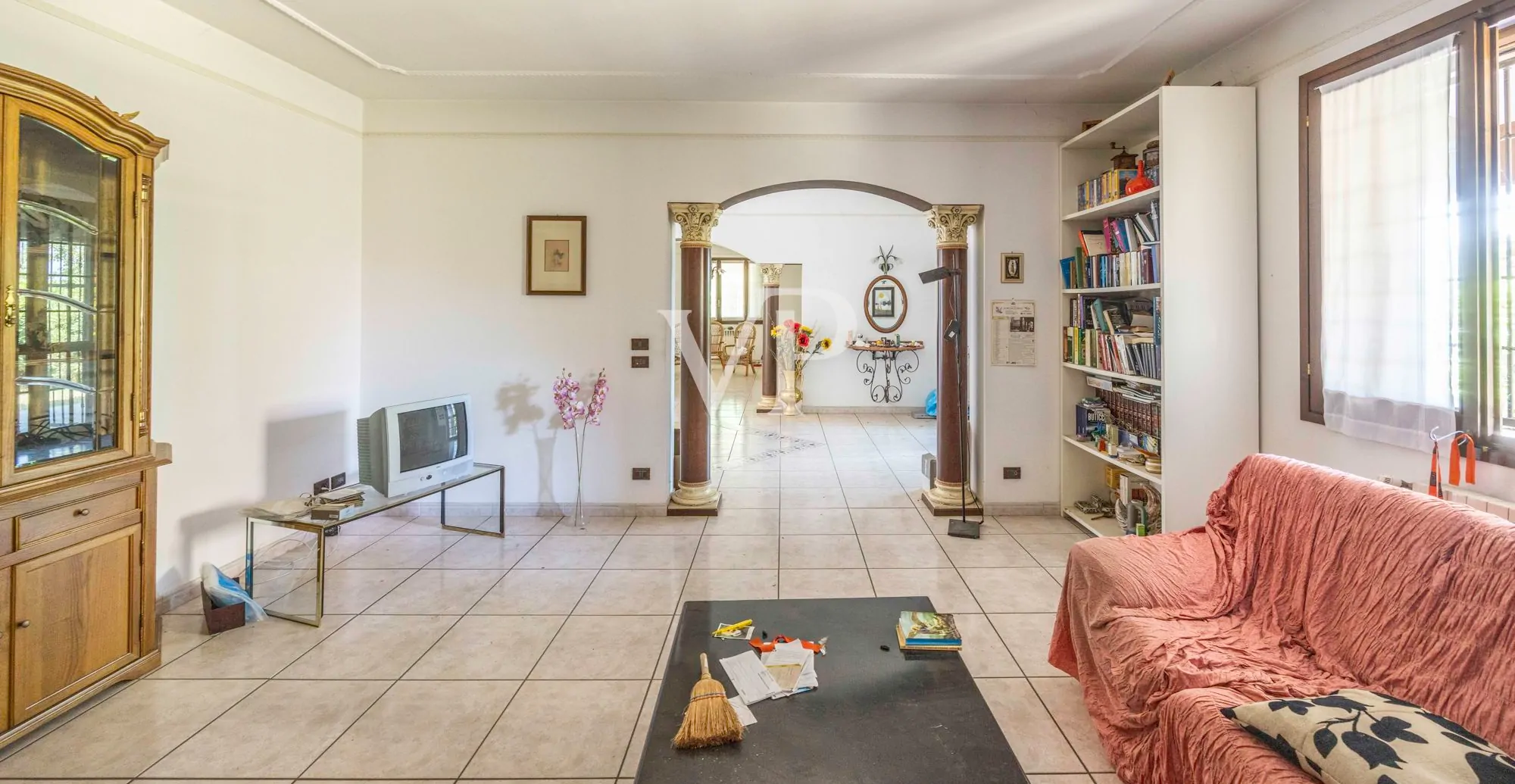 Neu gebaute freistehende Villa