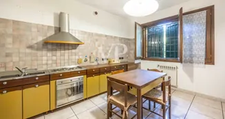 von_poll_real_estate_property_IT252941788_image_7