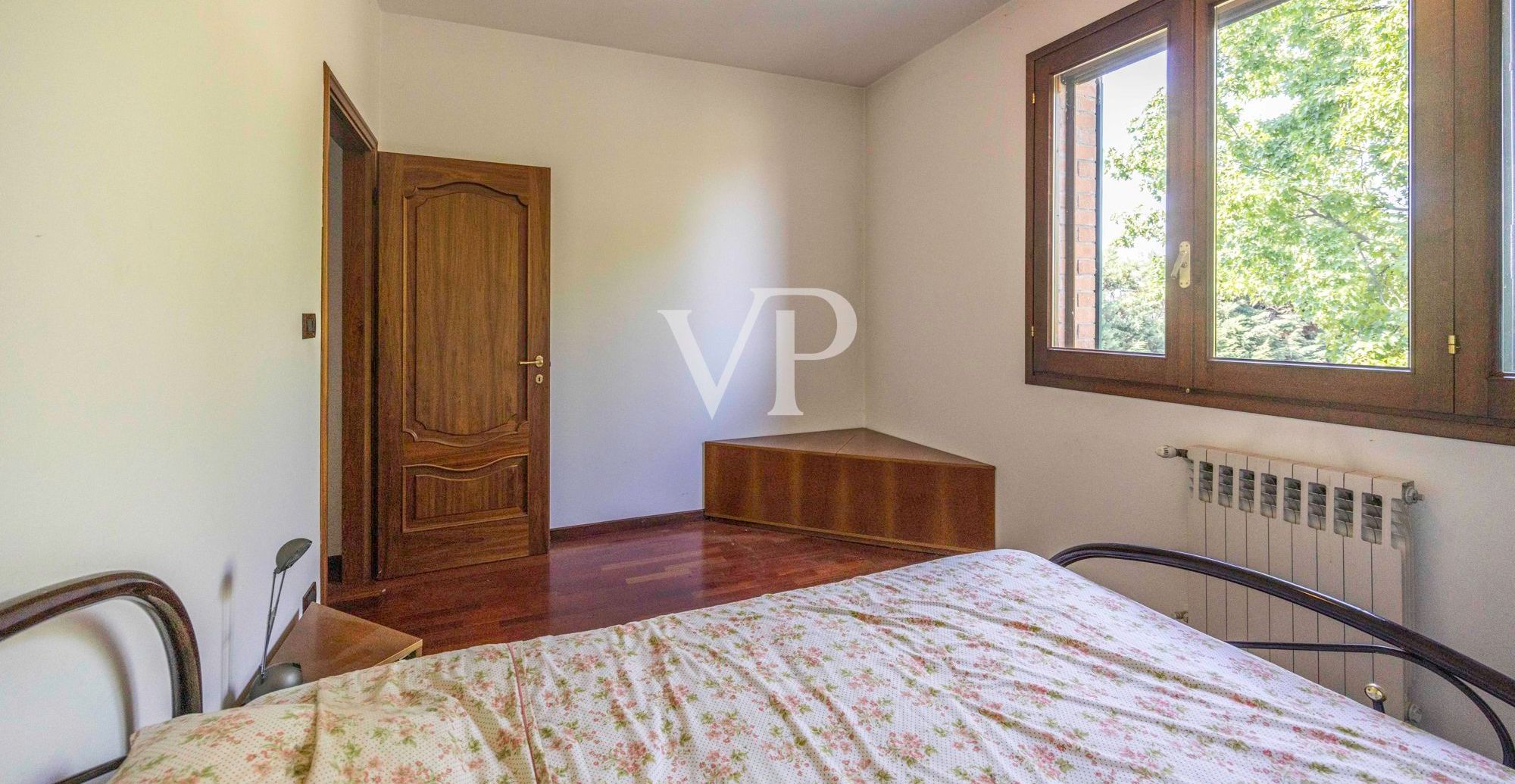 Neu gebaute freistehende Villa