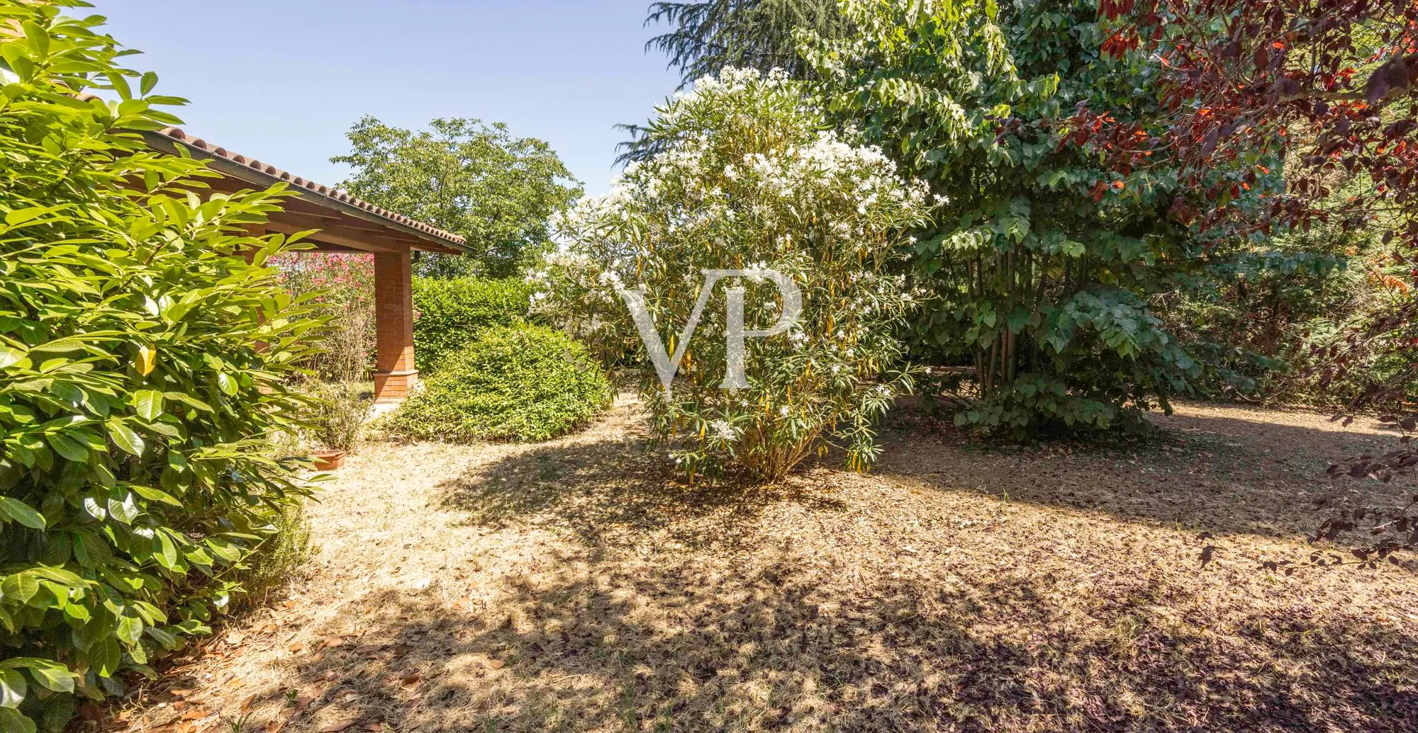 Neu gebaute freistehende Villa