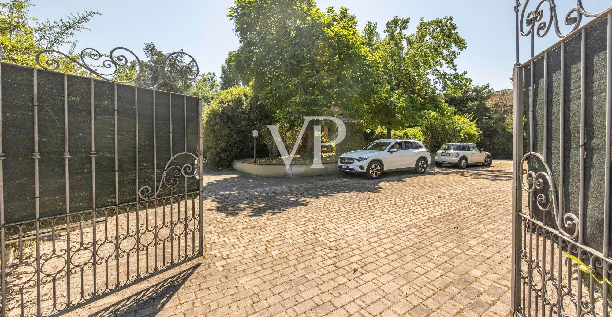 Neu gebaute freistehende Villa