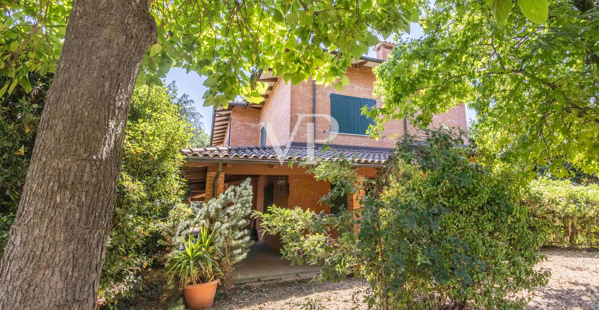 Neu gebaute freistehende Villa