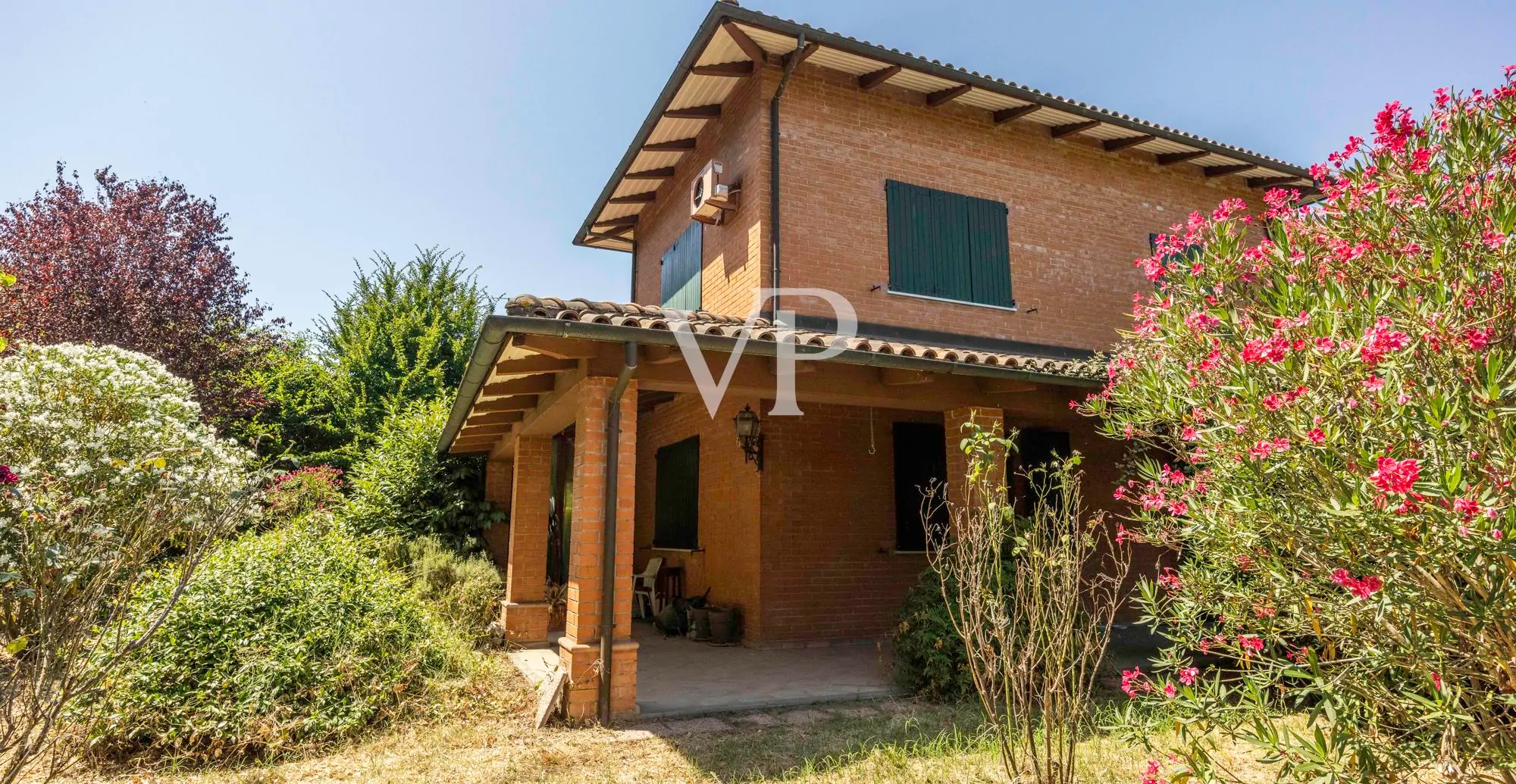 Neu gebaute freistehende Villa