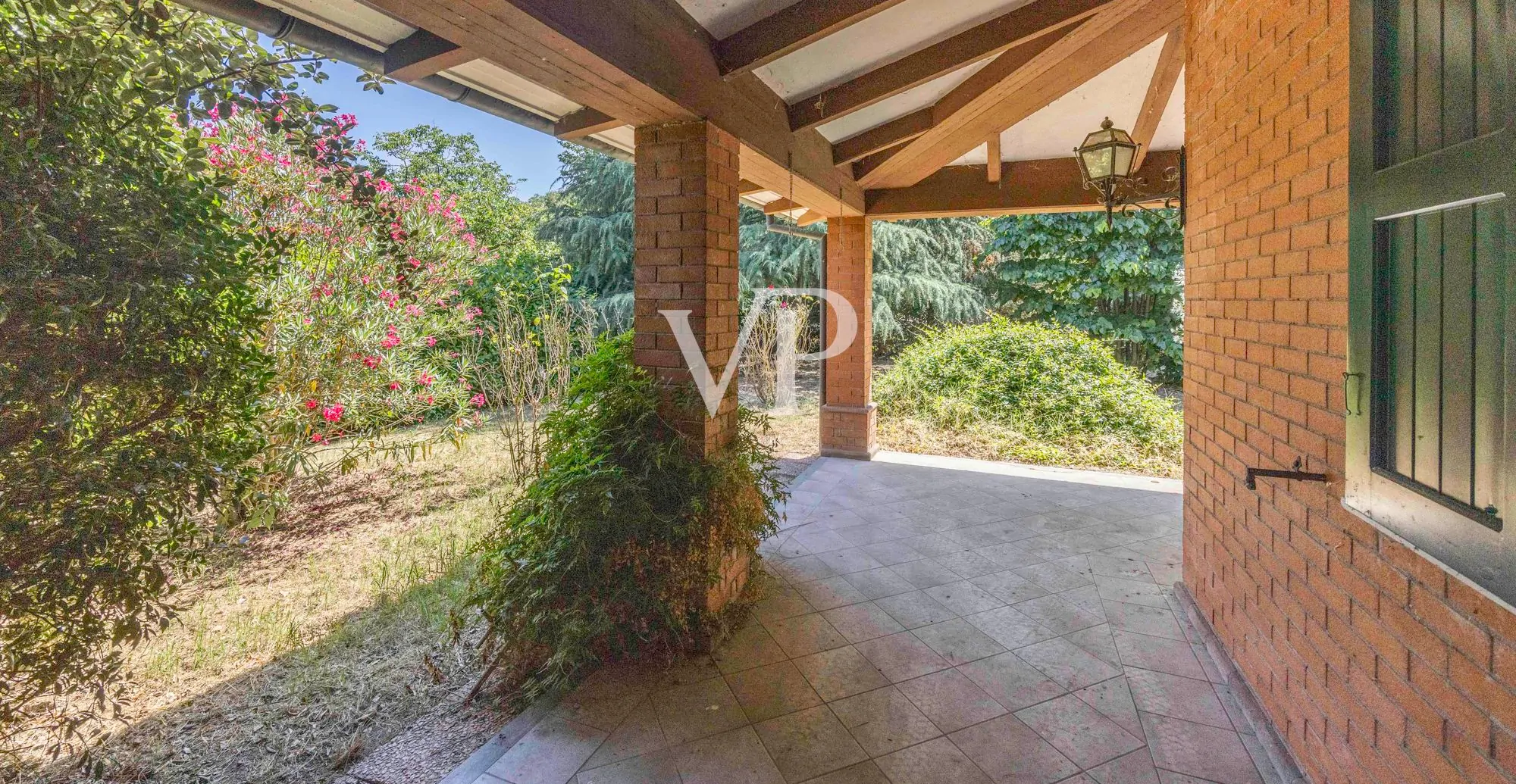 Neu gebaute freistehende Villa