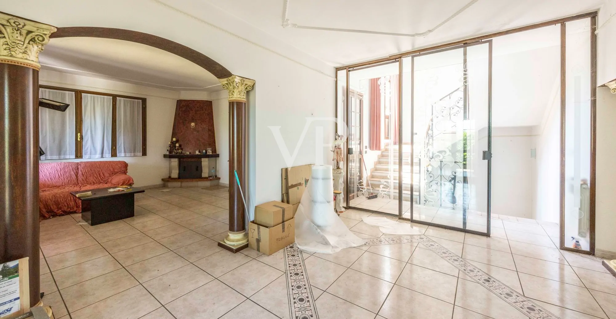 Neu gebaute freistehende Villa