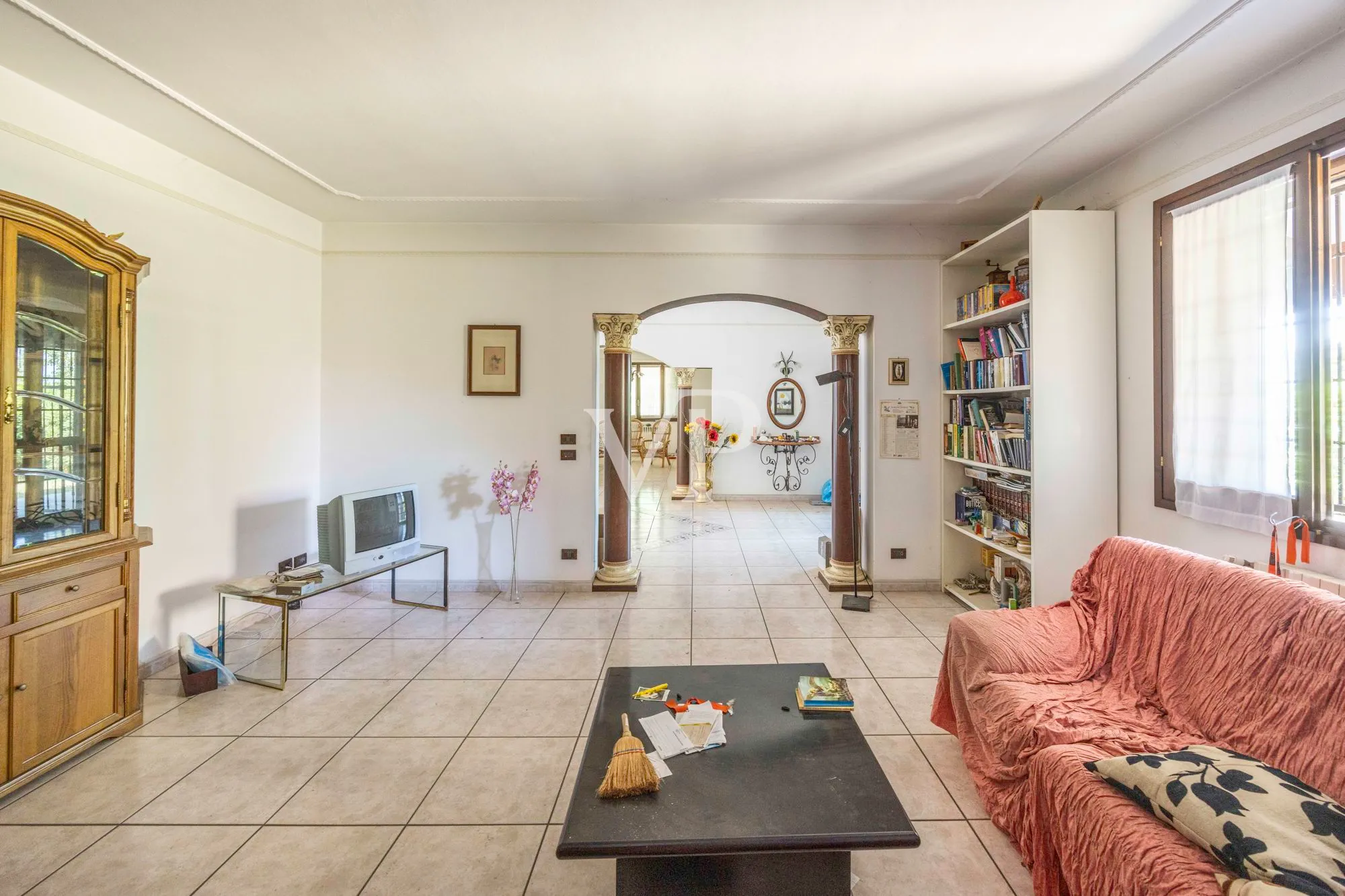 Neu gebaute freistehende Villa