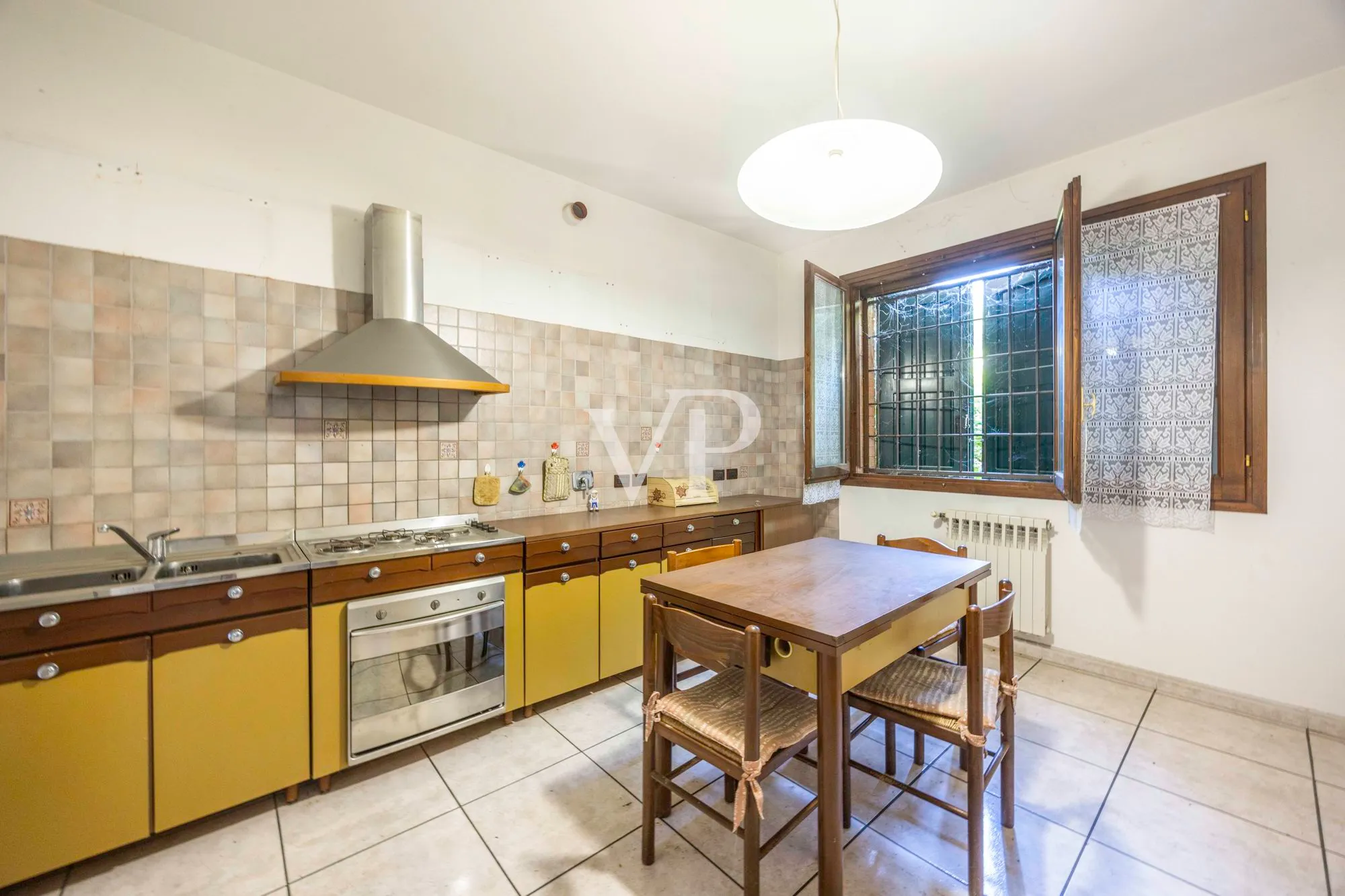 Neu gebaute freistehende Villa