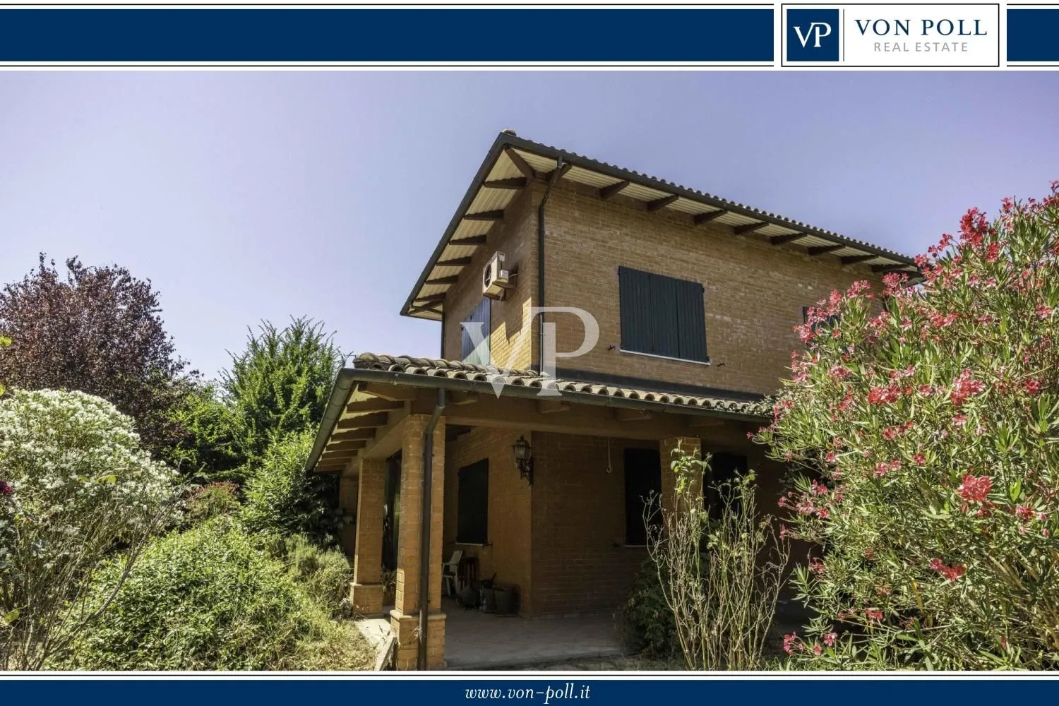 Neu gebaute freistehende Villa