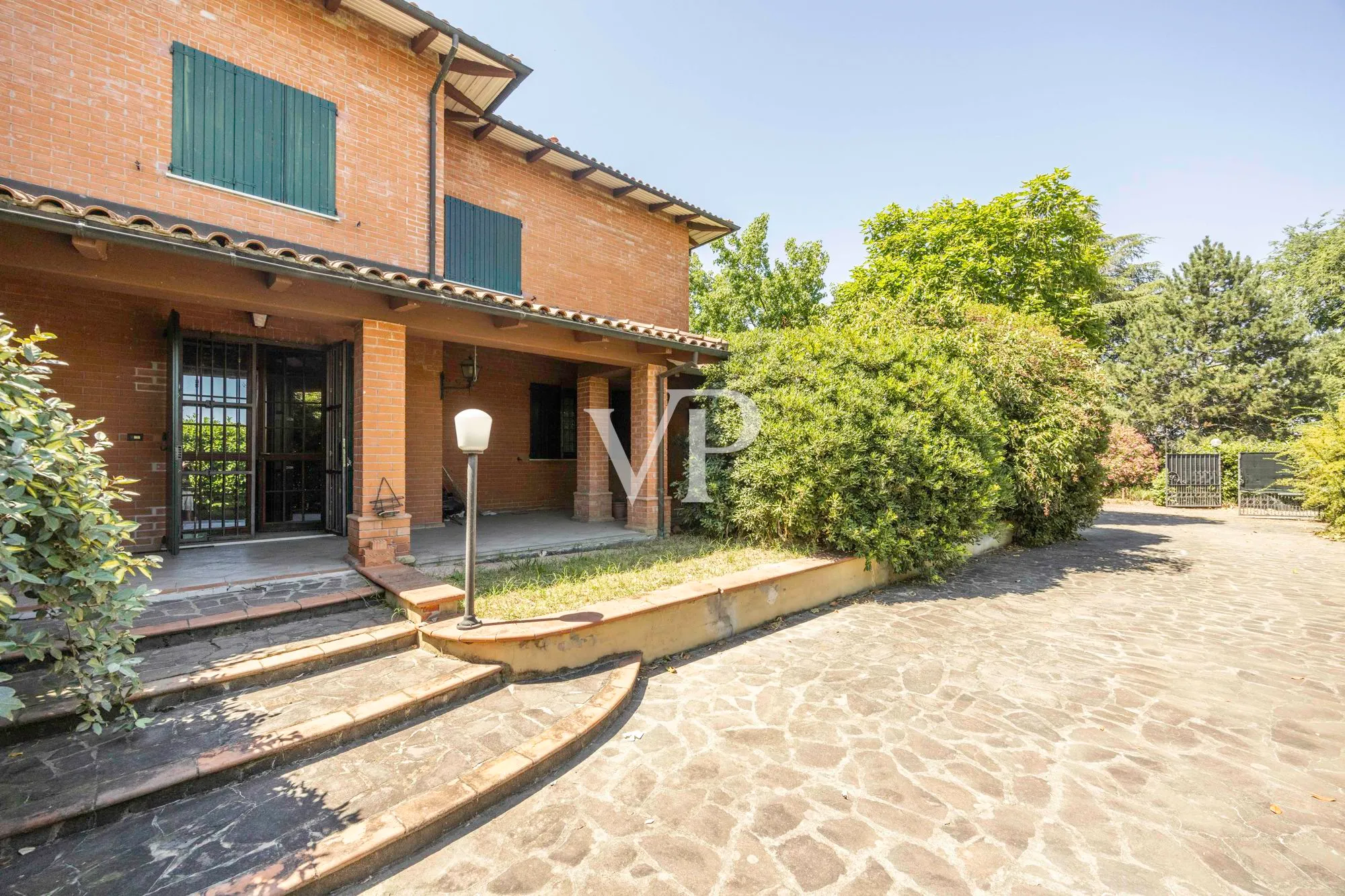 Neu gebaute freistehende Villa