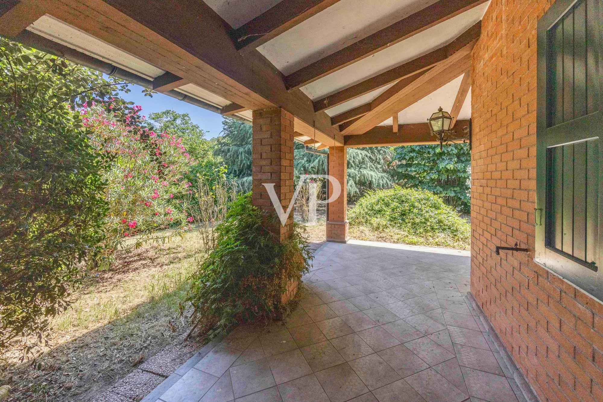 Neu gebaute freistehende Villa