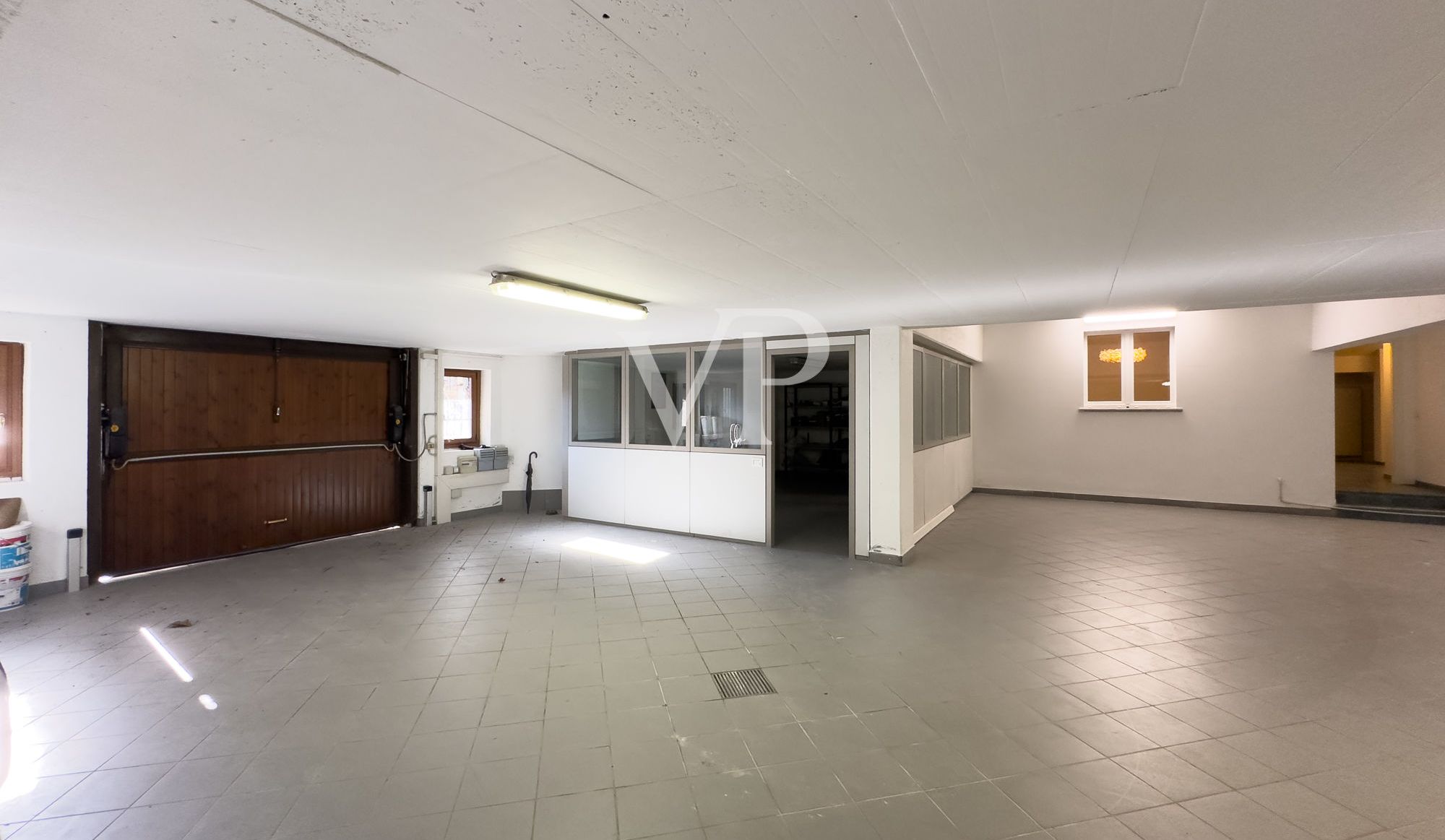 Esclusiva villa con piscina e vista panoramica sul lago