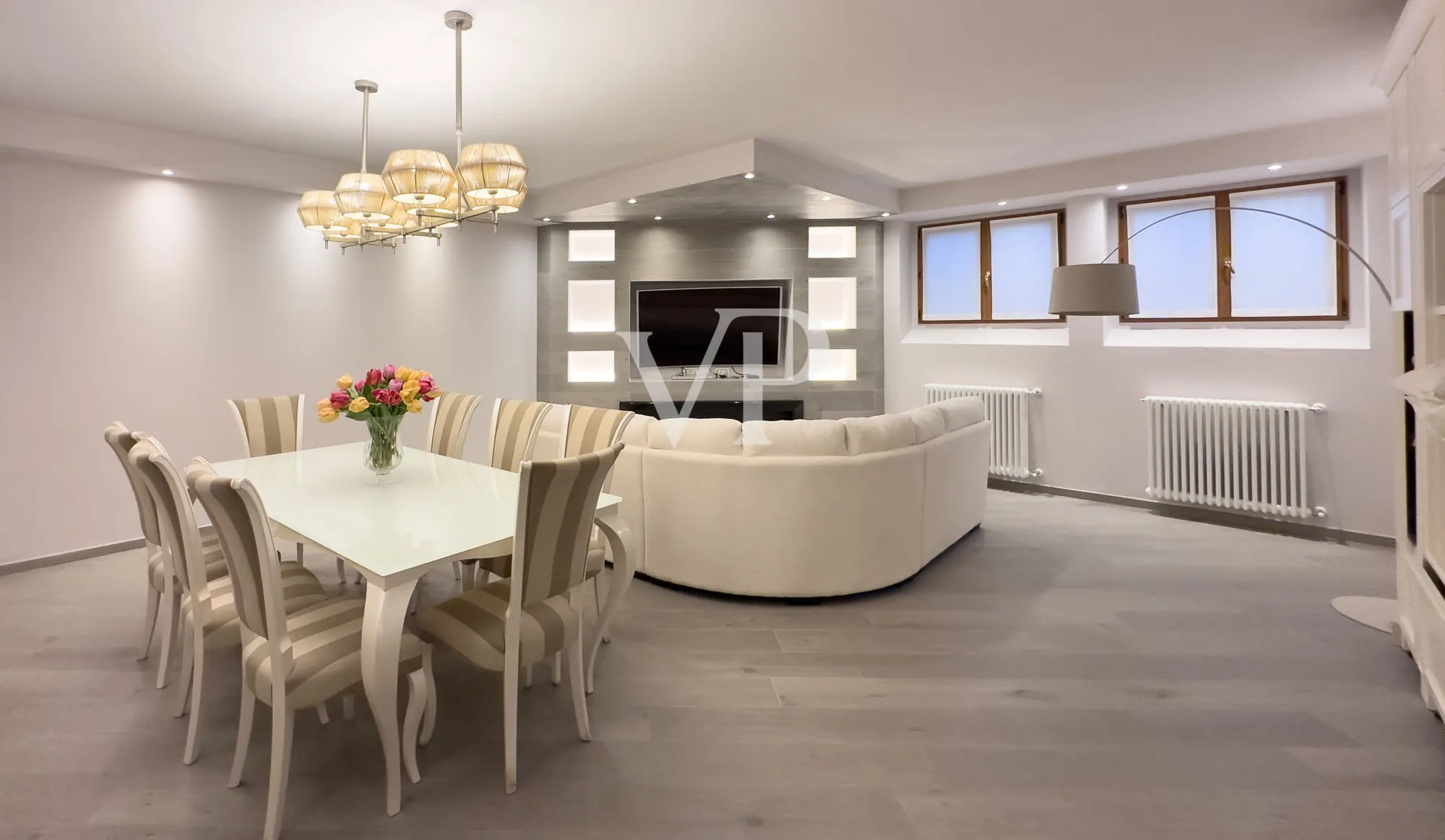 Exklusive Villa mit Schwimmbad und Panoramablick auf den See