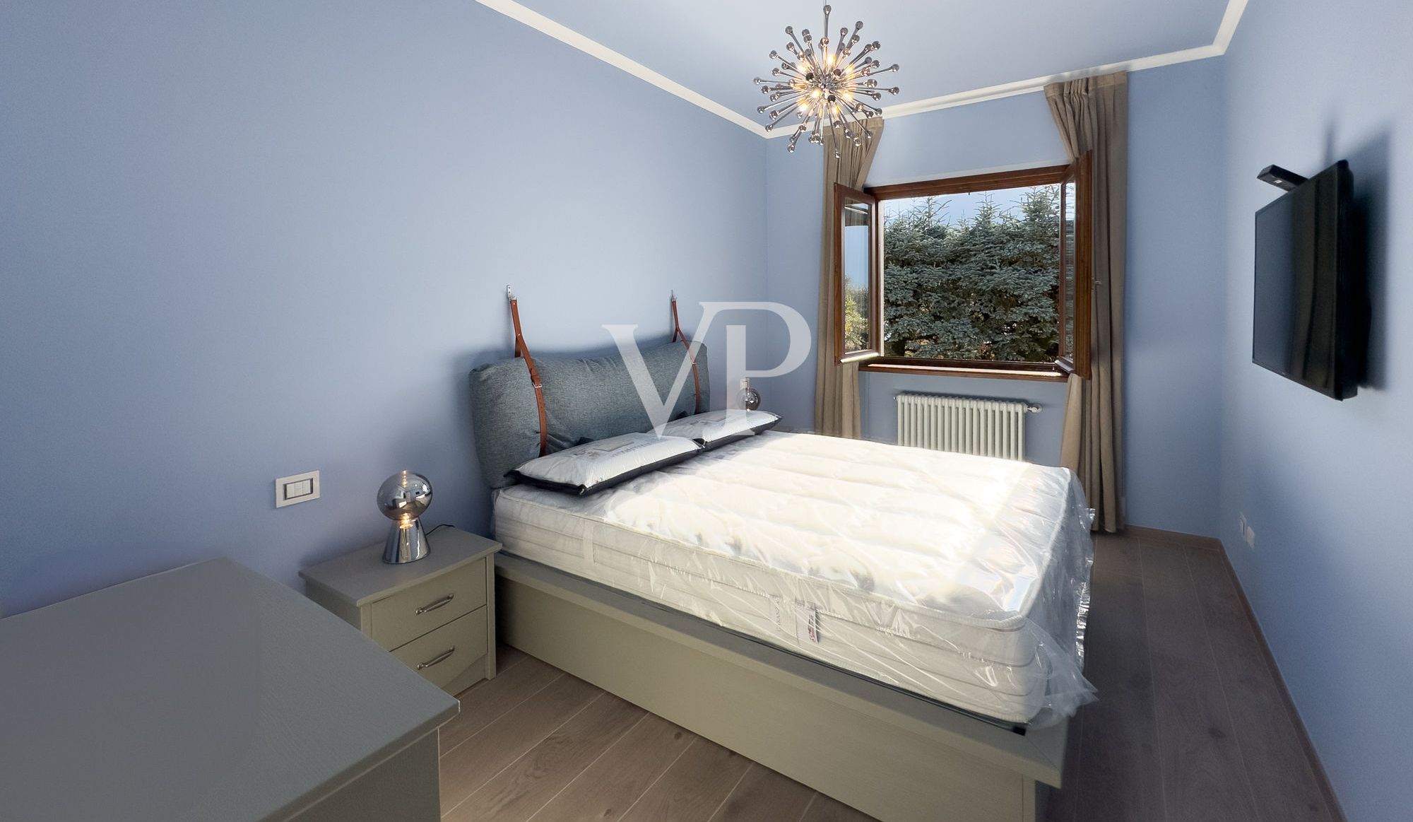 Esclusiva villa con piscina e vista panoramica sul lago
