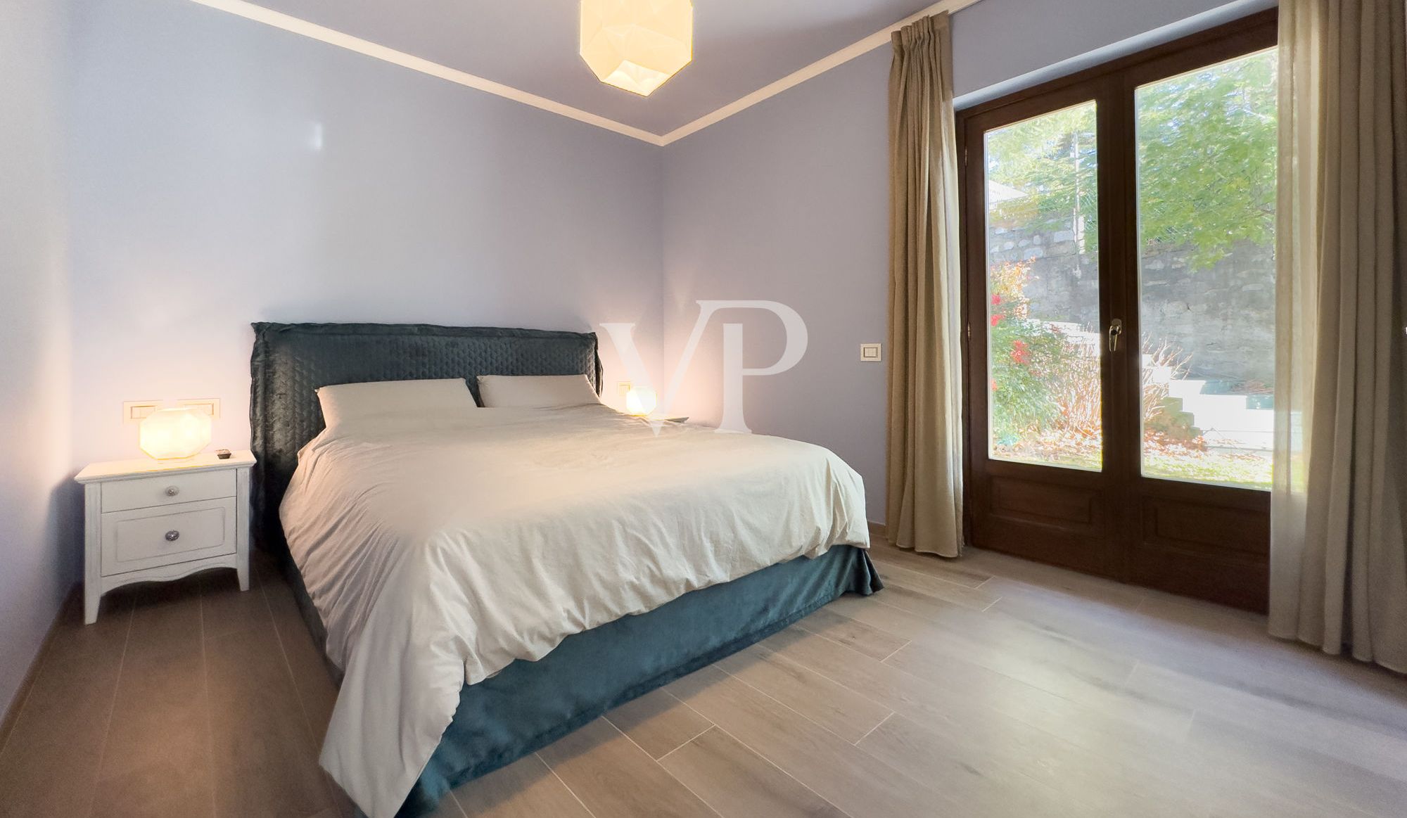 Esclusiva villa con piscina e vista panoramica sul lago