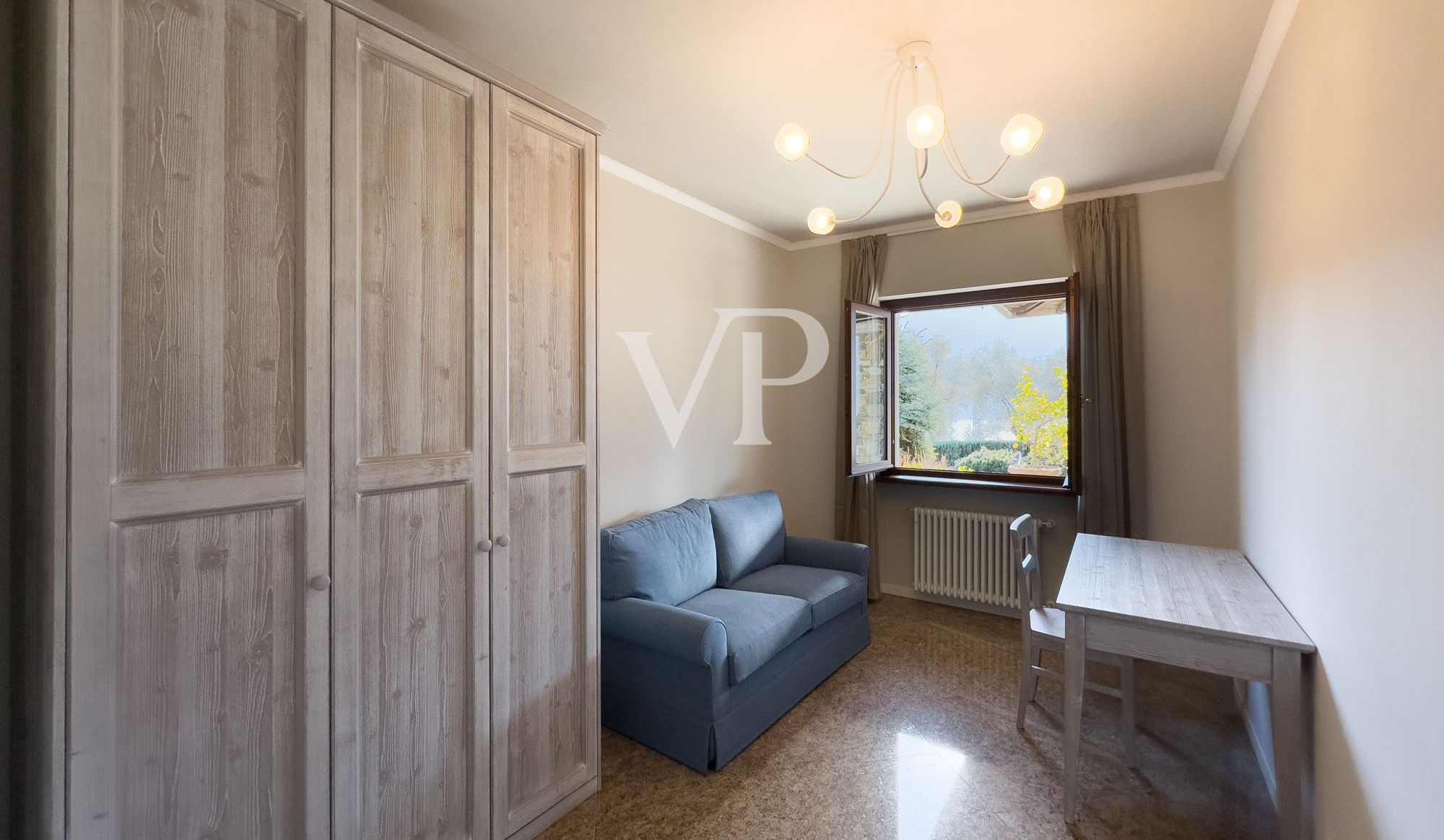 Esclusiva villa con piscina e vista panoramica sul lago
