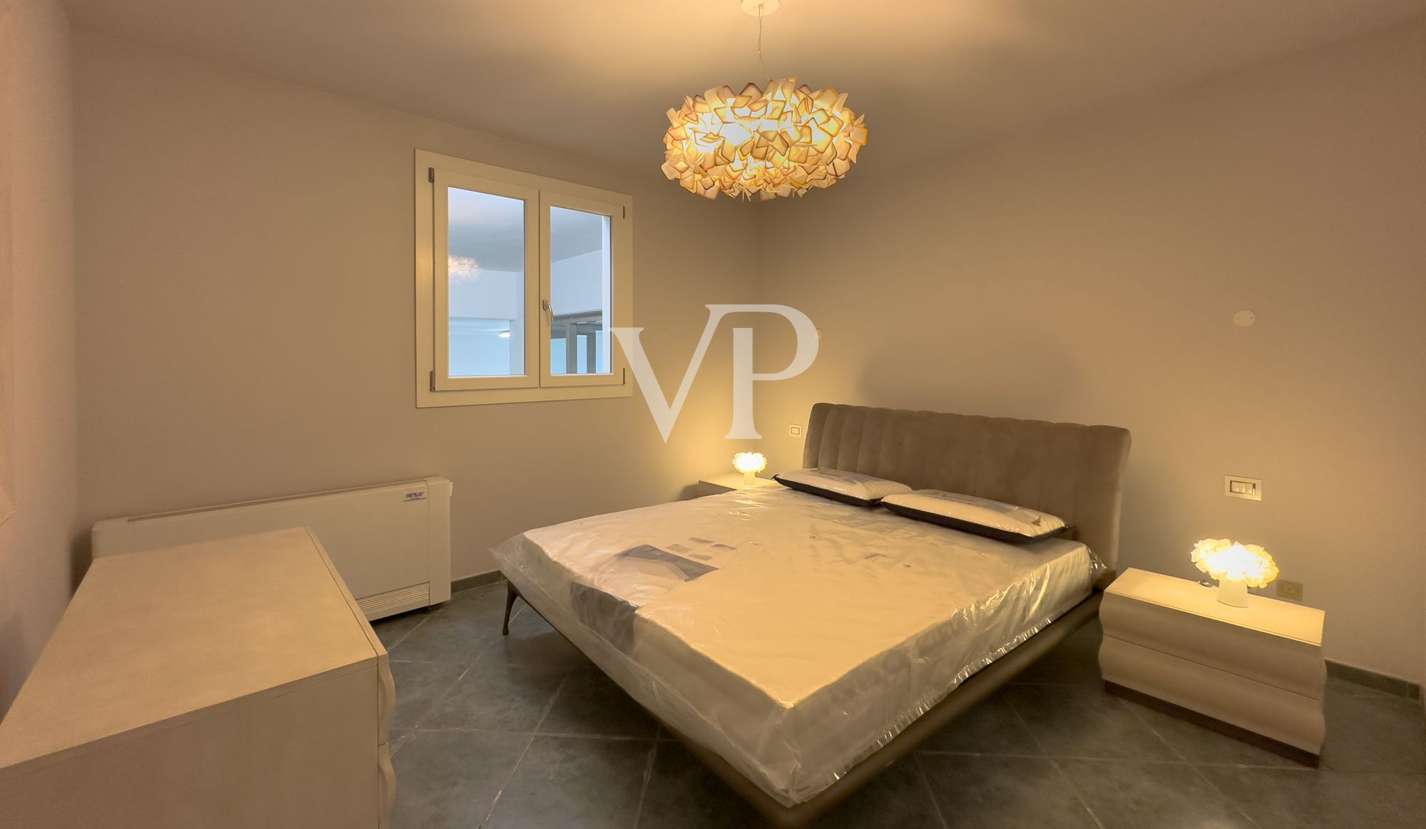 Esclusiva villa con piscina e vista panoramica sul lago