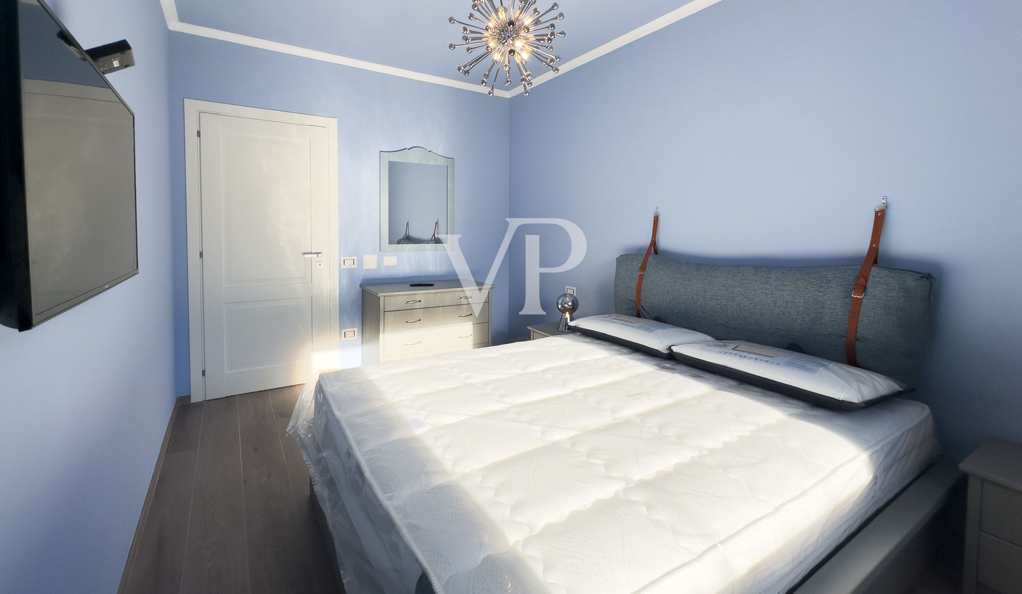 Esclusiva villa con piscina e vista panoramica sul lago