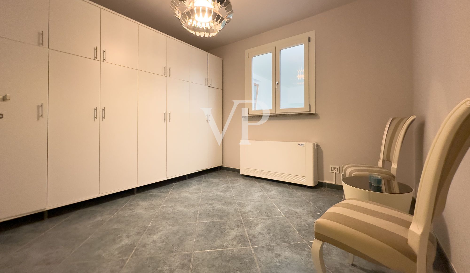 Esclusiva villa con piscina e vista panoramica sul lago