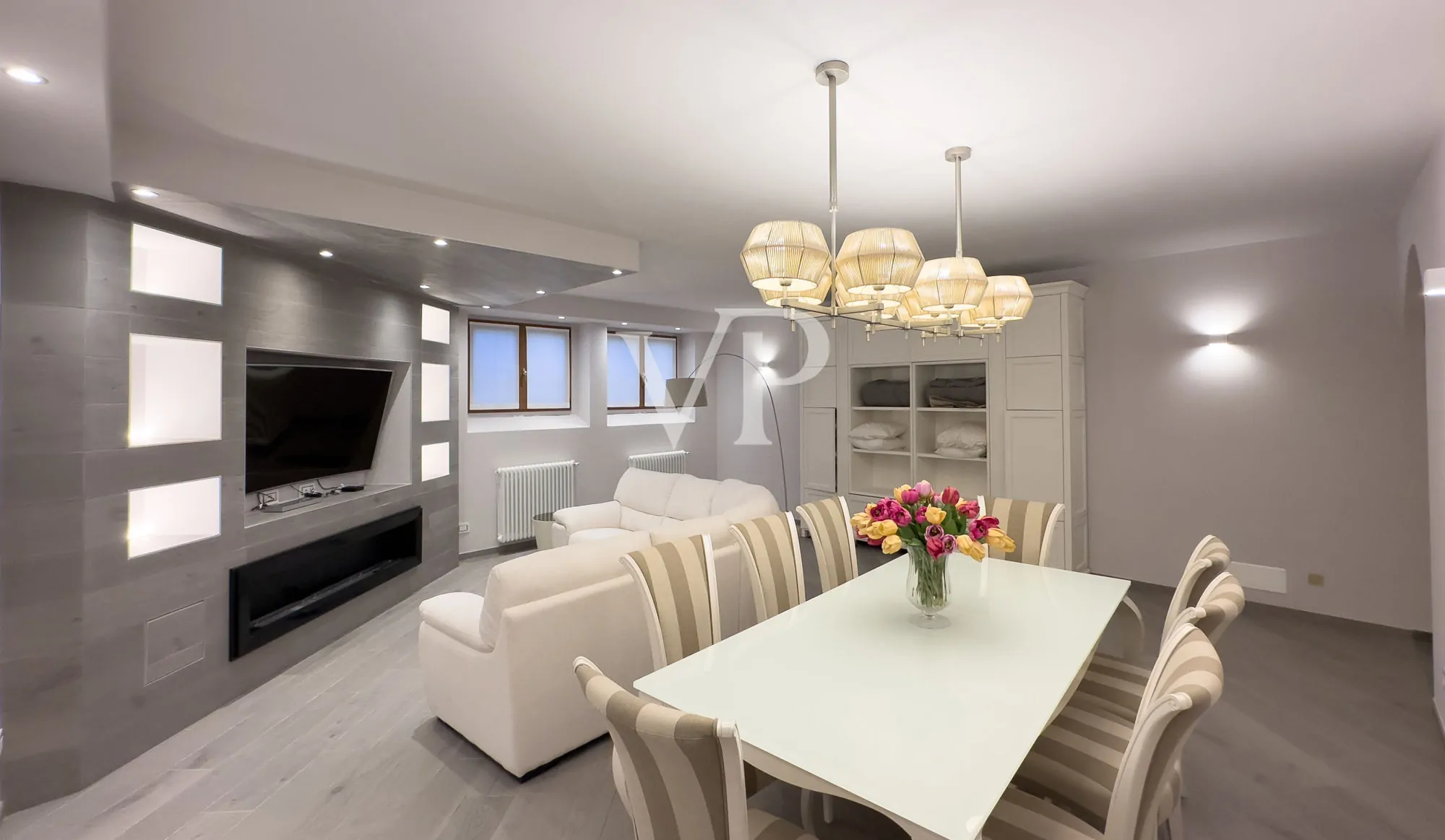 Exklusive Villa mit Schwimmbad und Panoramablick auf den See