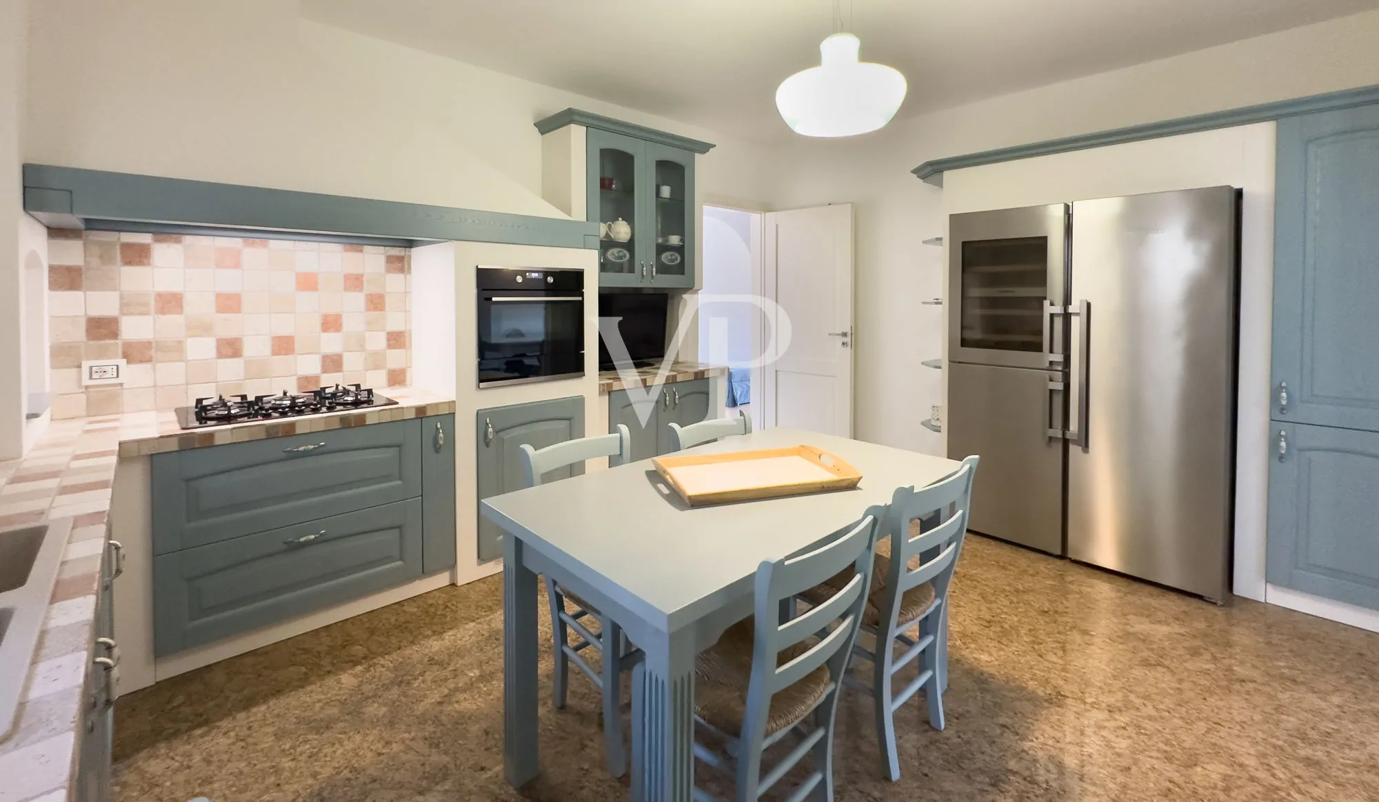 Exklusive Villa mit Schwimmbad und Panoramablick auf den See