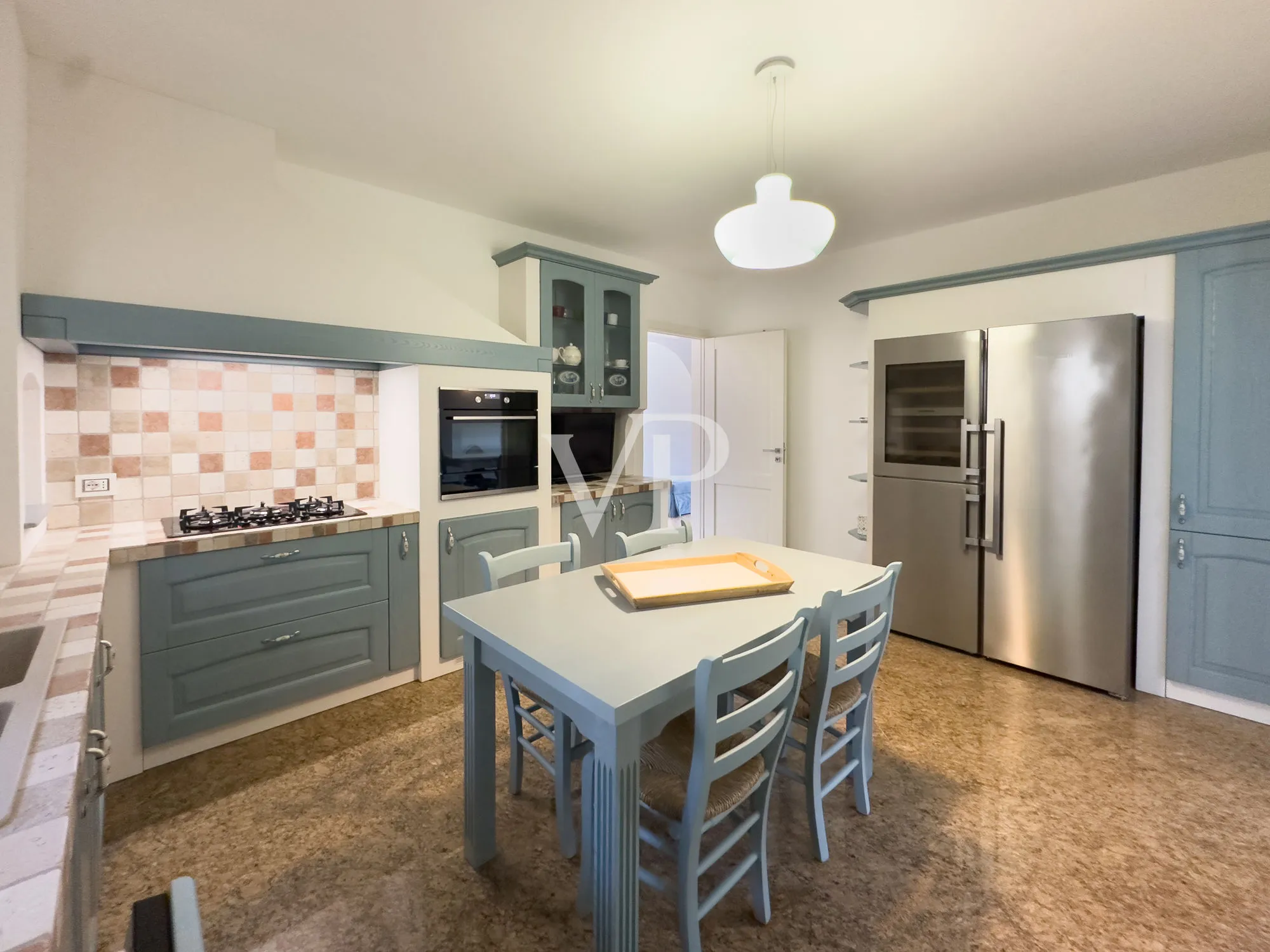 Exklusive Villa mit Schwimmbad und Panoramablick auf den See