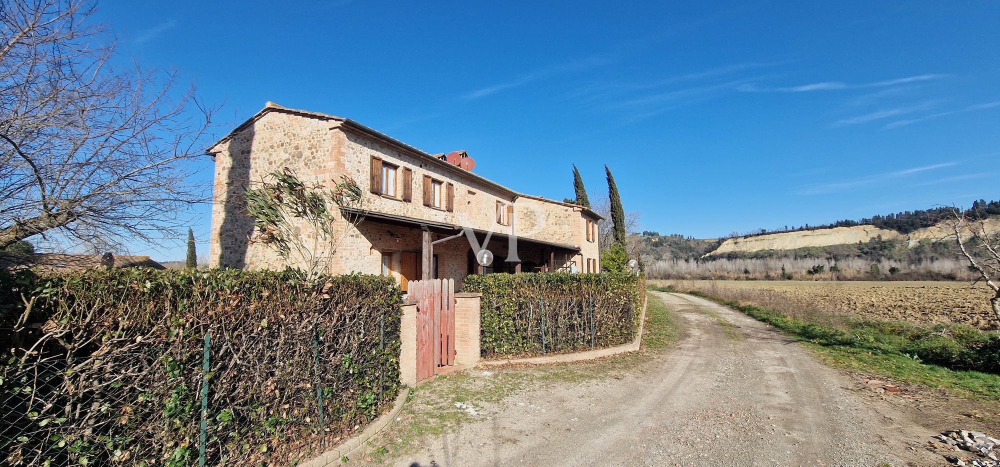 Bâtiment rénové divisé en six appartements