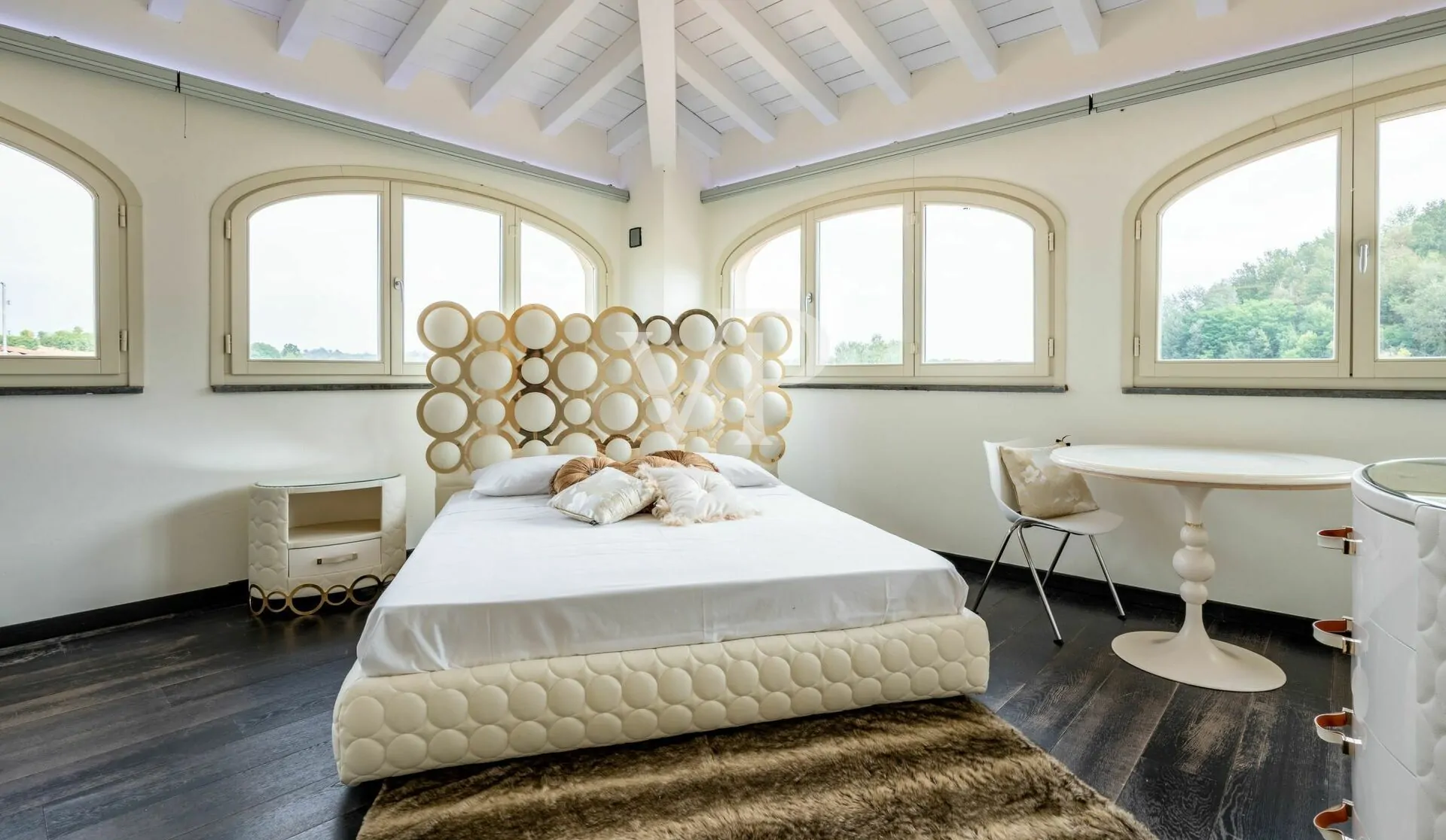 Elegante e moderna villa con piscina